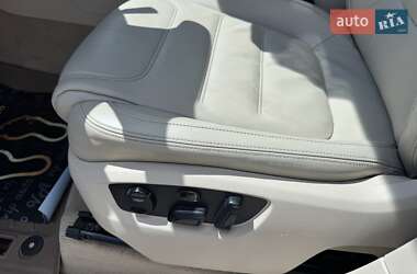 Позашляховик / Кросовер Volkswagen Touareg 2015 в 