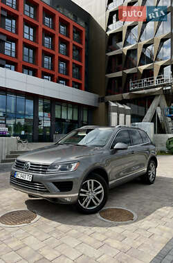 Внедорожник / Кроссовер Volkswagen Touareg 2015 в Львове