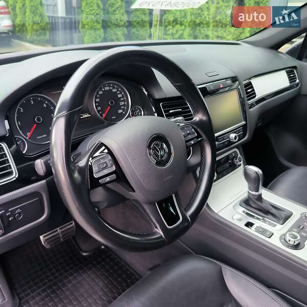 Внедорожник / Кроссовер Volkswagen Touareg 2013 в 