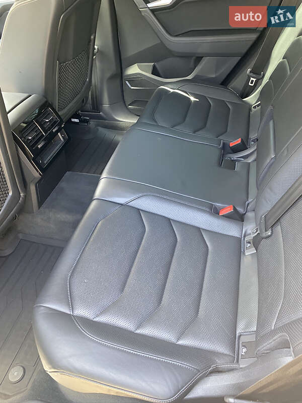 Внедорожник / Кроссовер Volkswagen Touareg 2020 в Киеве
