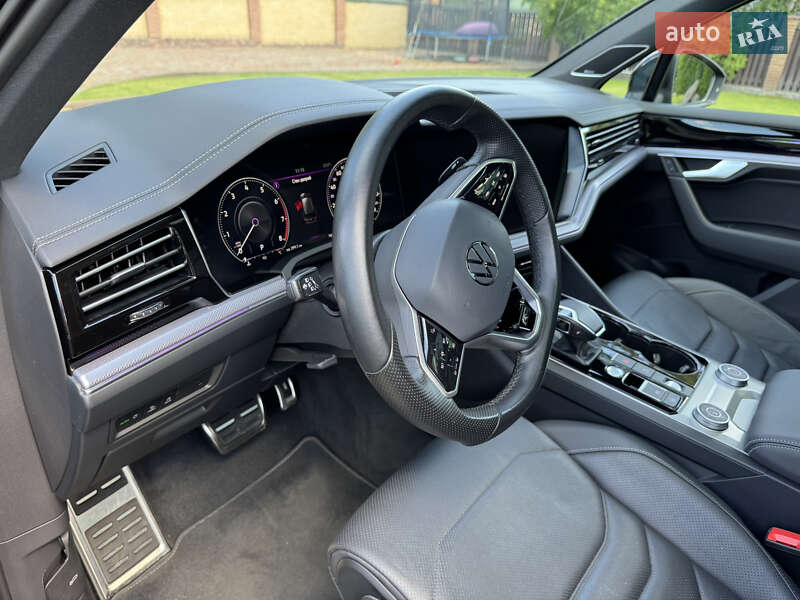 Позашляховик / Кросовер Volkswagen Touareg 2020 в Києві