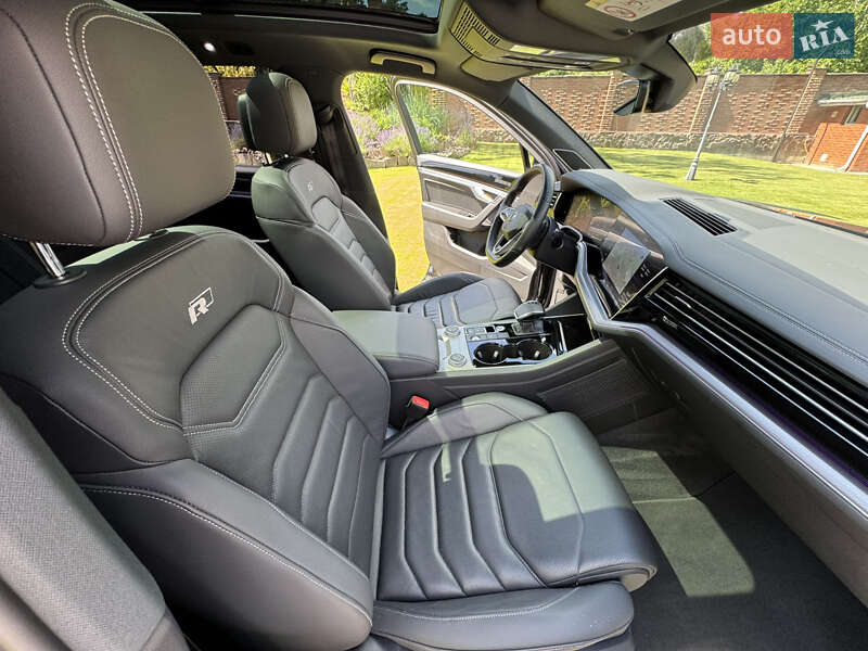 Позашляховик / Кросовер Volkswagen Touareg 2020 в Києві