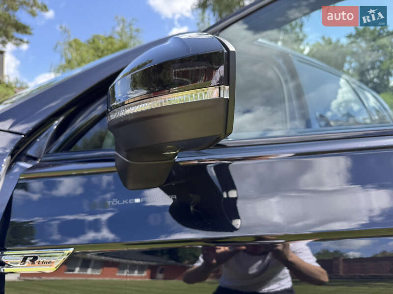Позашляховик / Кросовер Volkswagen Touareg 2020 в Києві