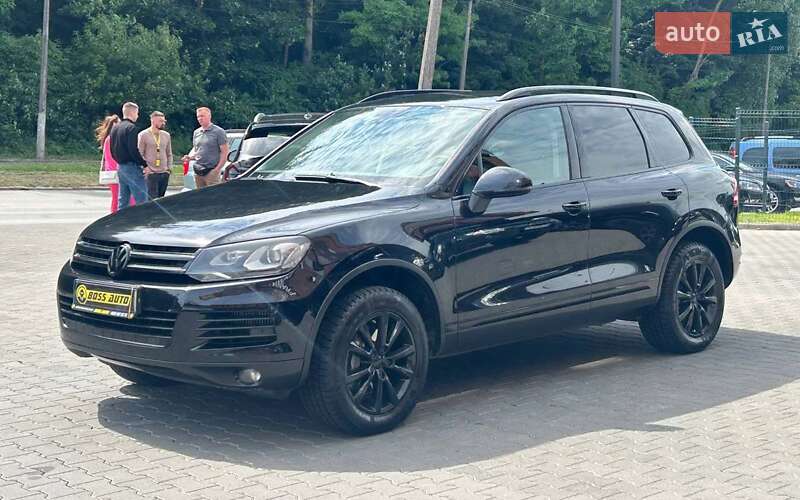 Внедорожник / Кроссовер Volkswagen Touareg 2014 в Черновцах