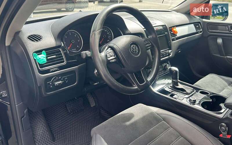 Внедорожник / Кроссовер Volkswagen Touareg 2014 в Черновцах
