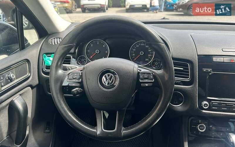 Внедорожник / Кроссовер Volkswagen Touareg 2014 в Черновцах