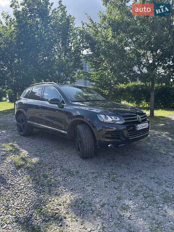 Внедорожник / Кроссовер Volkswagen Touareg 2010 в 