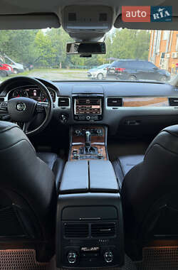 Внедорожник / Кроссовер Volkswagen Touareg 2010 в 