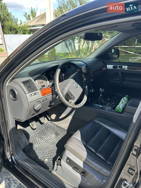 Позашляховик / Кросовер Volkswagen Touareg 2005 в Харкові