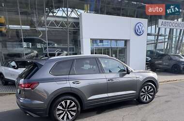 Позашляховик / Кросовер Volkswagen Touareg 2021 в Києві