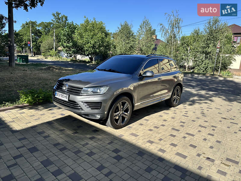 Позашляховик / Кросовер Volkswagen Touareg 2015 в Миколаєві