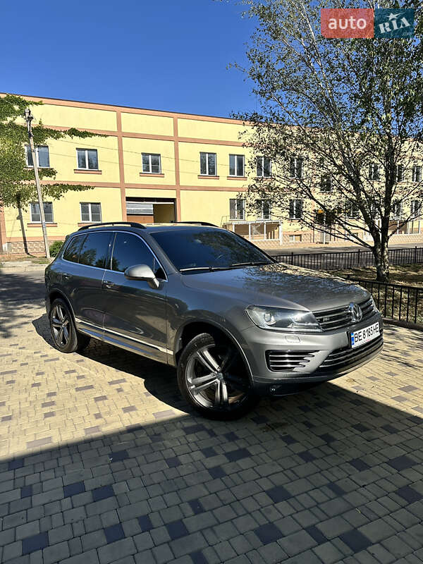 Позашляховик / Кросовер Volkswagen Touareg 2015 в Миколаєві