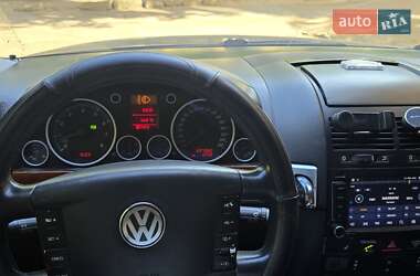 Позашляховик / Кросовер Volkswagen Touareg 2003 в 