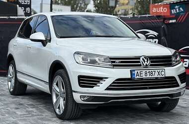 Позашляховик / Кросовер Volkswagen Touareg 2015 в Дніпрі
