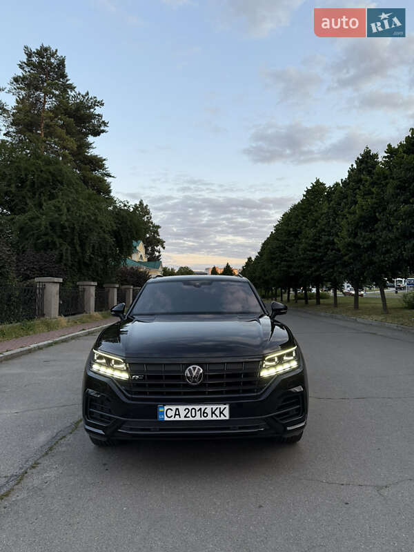 Позашляховик / Кросовер Volkswagen Touareg 2019 в Умані