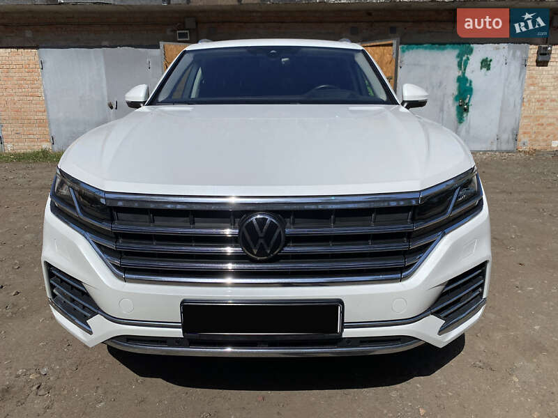 Внедорожник / Кроссовер Volkswagen Touareg 2020 в Киеве