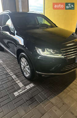Позашляховик / Кросовер Volkswagen Touareg 2015 в Києві