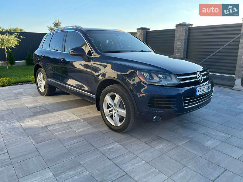 Внедорожник / Кроссовер Volkswagen Touareg 2014 в Киеве
