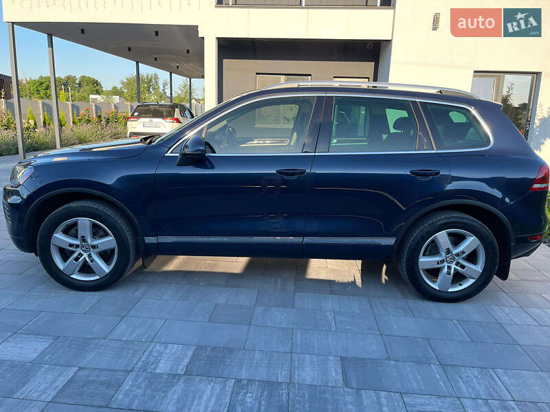 Внедорожник / Кроссовер Volkswagen Touareg 2014 в Киеве