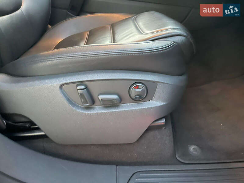 Внедорожник / Кроссовер Volkswagen Touareg 2014 в Киеве