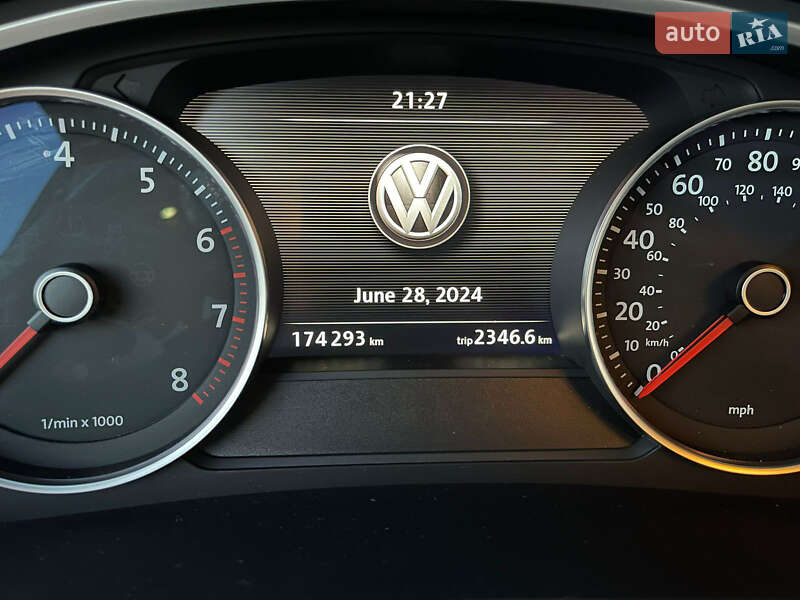 Внедорожник / Кроссовер Volkswagen Touareg 2014 в Киеве