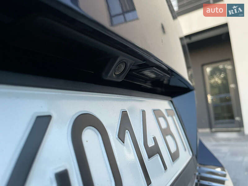 Внедорожник / Кроссовер Volkswagen Touareg 2014 в Киеве