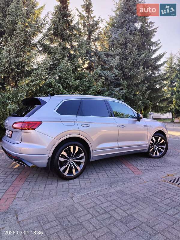 Внедорожник / Кроссовер Volkswagen Touareg 2018 в Мостиске