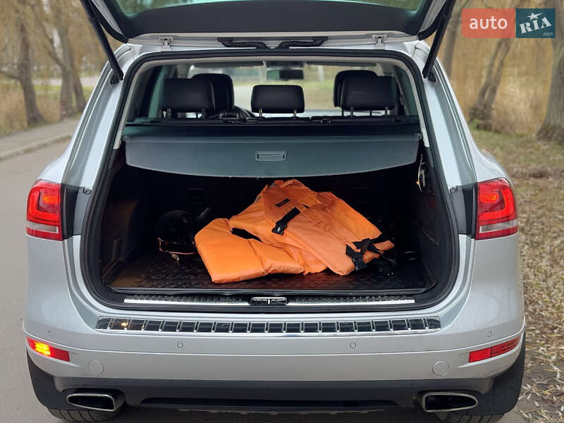 Внедорожник / Кроссовер Volkswagen Touareg 2010 в Луцке