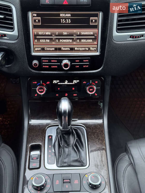 Внедорожник / Кроссовер Volkswagen Touareg 2010 в Луцке