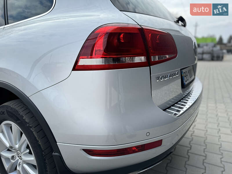 Внедорожник / Кроссовер Volkswagen Touareg 2010 в Луцке