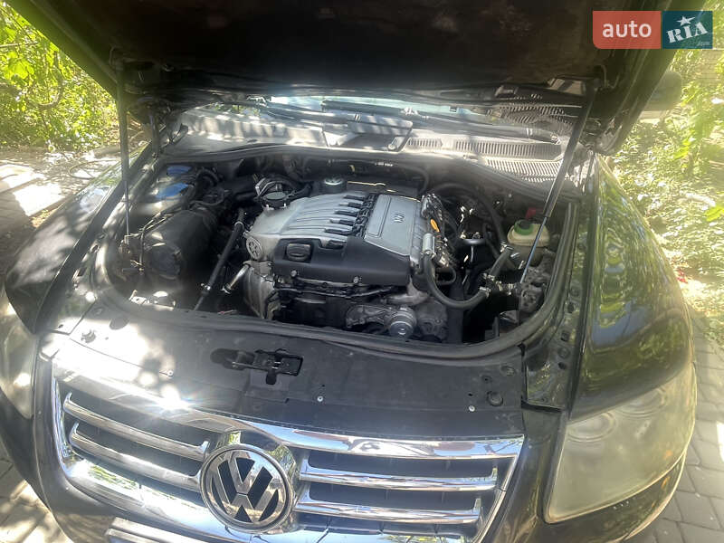 Внедорожник / Кроссовер Volkswagen Touareg 2006 в Николаеве