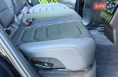 Позашляховик / Кросовер Volkswagen Touareg 2021 в 