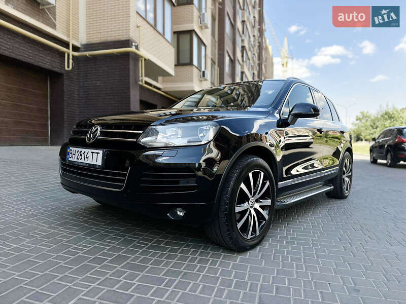 Внедорожник / Кроссовер Volkswagen Touareg 2012 в Одессе