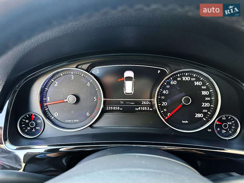 Внедорожник / Кроссовер Volkswagen Touareg 2012 в Одессе