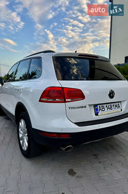 Позашляховик / Кросовер Volkswagen Touareg 2013 в 
