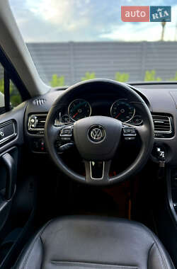 Позашляховик / Кросовер Volkswagen Touareg 2013 в 