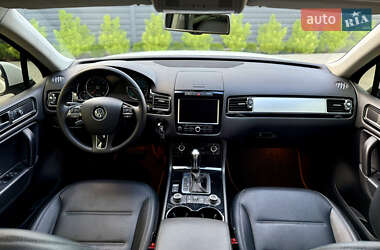 Позашляховик / Кросовер Volkswagen Touareg 2013 в 