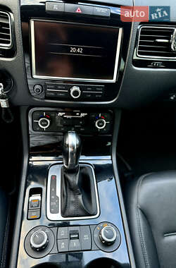Позашляховик / Кросовер Volkswagen Touareg 2013 в 