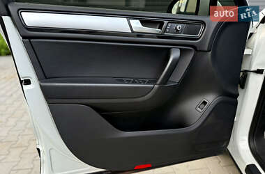 Позашляховик / Кросовер Volkswagen Touareg 2013 в 