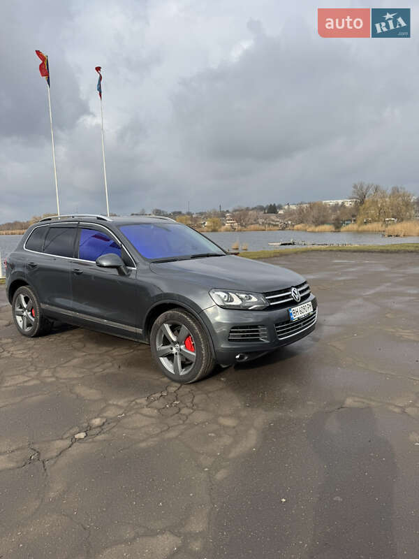 Позашляховик / Кросовер Volkswagen Touareg 2013 в Балті