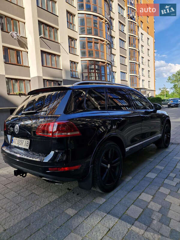 Позашляховик / Кросовер Volkswagen Touareg 2011 в Івано-Франківську