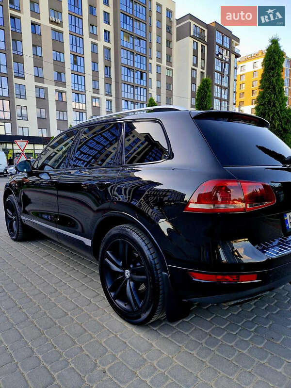 Позашляховик / Кросовер Volkswagen Touareg 2011 в Івано-Франківську