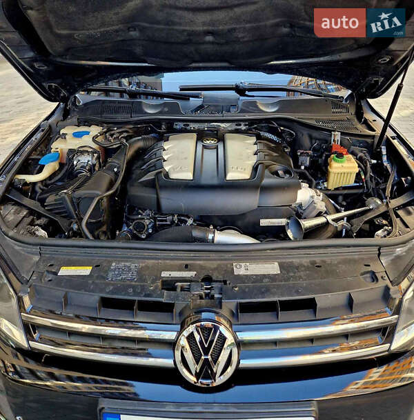 Позашляховик / Кросовер Volkswagen Touareg 2011 в Івано-Франківську