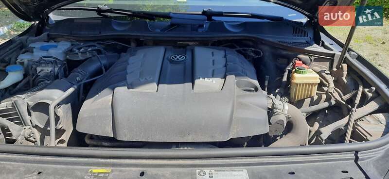 Позашляховик / Кросовер Volkswagen Touareg 2015 в Лубнах