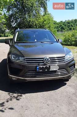 Позашляховик / Кросовер Volkswagen Touareg 2015 в Лубнах