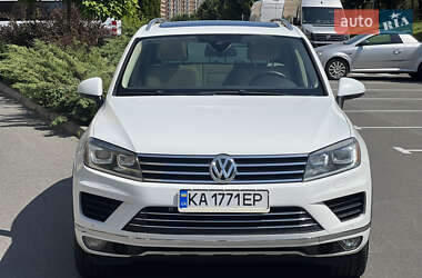 Внедорожник / Кроссовер Volkswagen Touareg 2015 в 