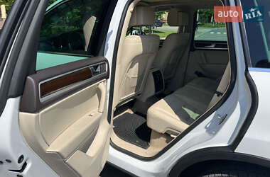 Внедорожник / Кроссовер Volkswagen Touareg 2015 в 