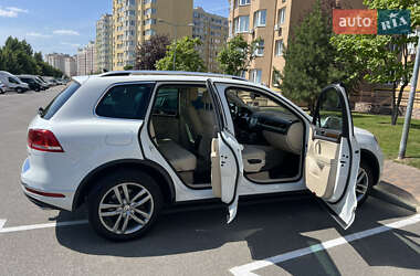 Внедорожник / Кроссовер Volkswagen Touareg 2015 в 