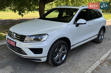 Внедорожник / Кроссовер Volkswagen Touareg 2015 в Луцке