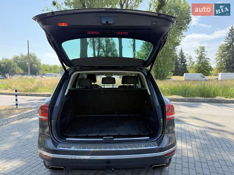 Внедорожник / Кроссовер Volkswagen Touareg 2015 в Львове